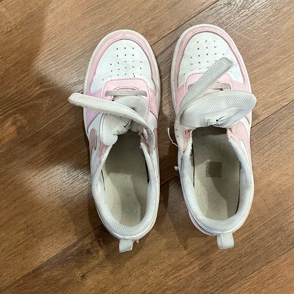 Nike Kids Sneakers in Pink and White - Picture 7 of 7